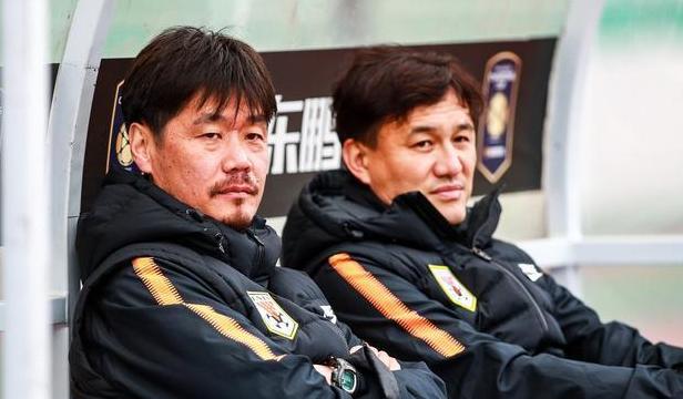 莱万多夫斯基意外战胜雄鹿，重返赛场引爆全场！