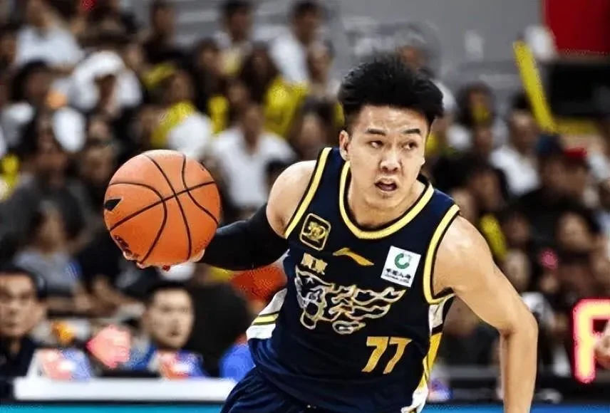 Kaiyun体育官方认证Karsa在法国队比赛中最后时刻胜出，比赛局势复杂引发热议！比赛高潮迭起的简单介绍