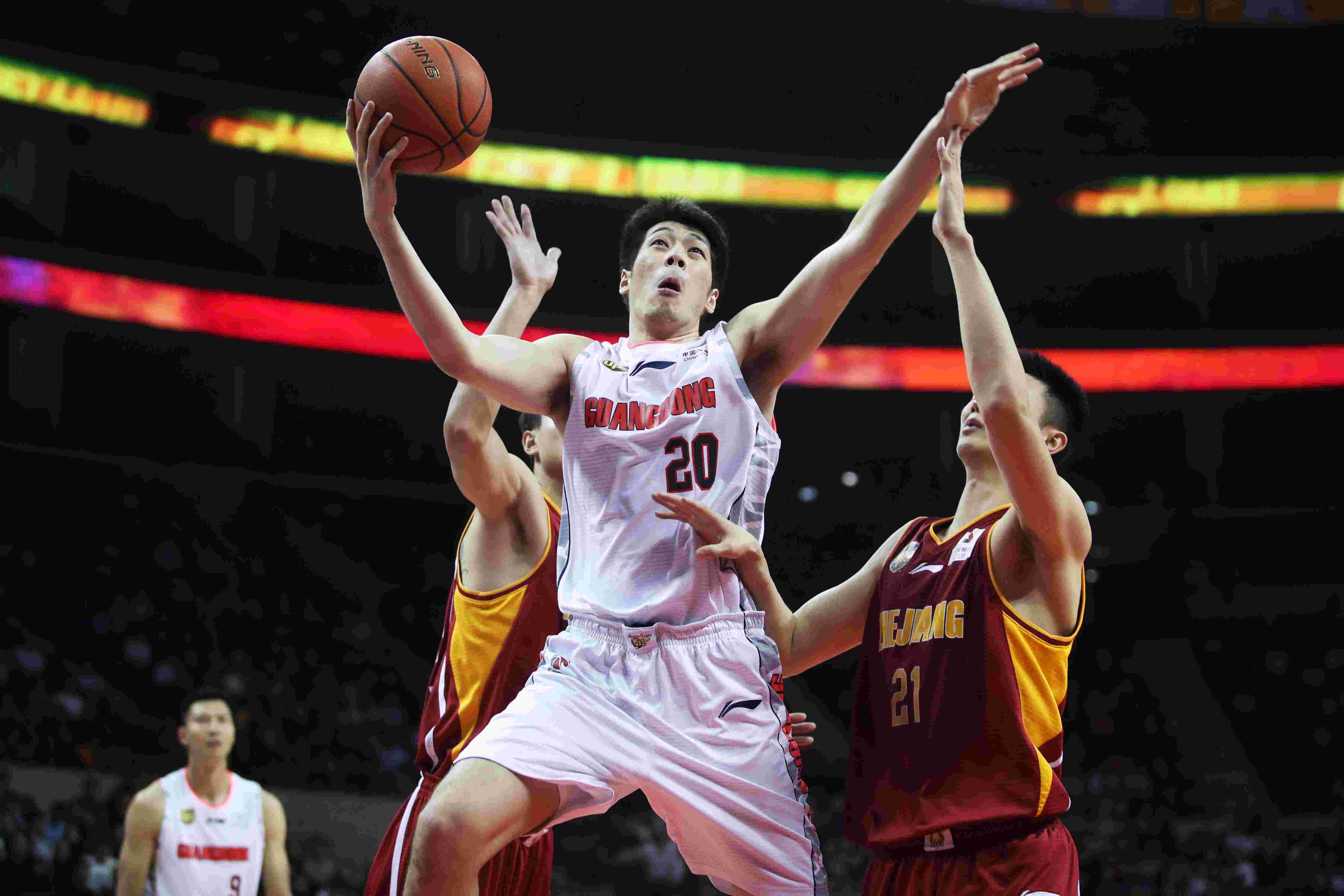 里程碑夜!里昂回应争议;CBA季后赛国际比赛日刷纪录;底气十足;团队化学反应显著的简单介绍 里程碑夜!里昂回应争议;CBA季后赛国际比赛日刷纪录;底气十足;团队化学反应显著的简单介绍